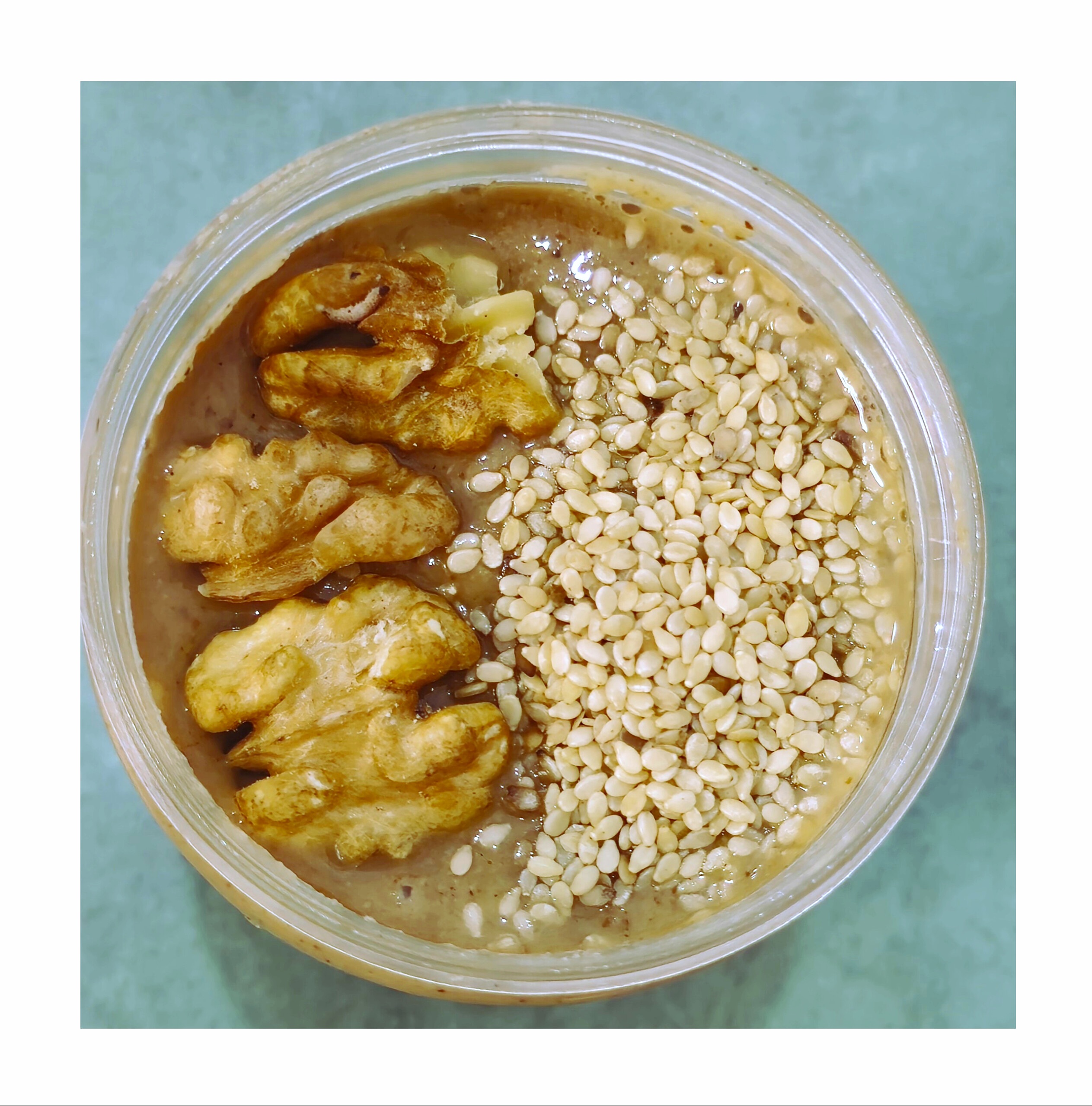 معجون (کرِم کنجد گردویی) یک میان وعده و صبحانه خوشمزه و مقوی از دهکده روغن